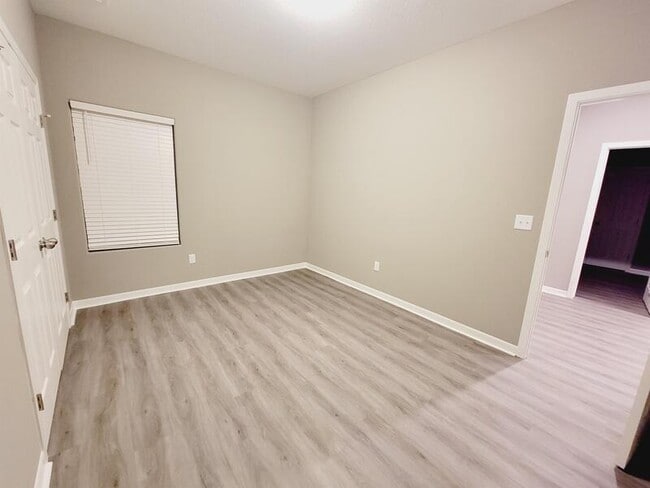 Building Photo - 5289 N Toben Ct