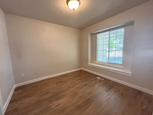 Building Photo - Beautiful4 Bedroom Home in Kuna