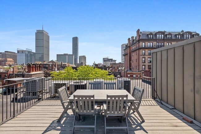 Building Photo - 403 Marlborough St