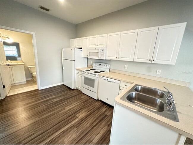 Building Photo - 3601 Cypress Gardens Rd