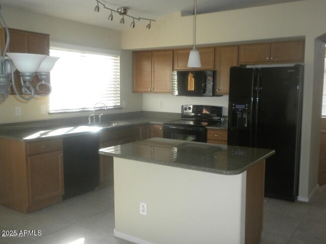 Building Photo - 1570 W Ivanhoe Ct