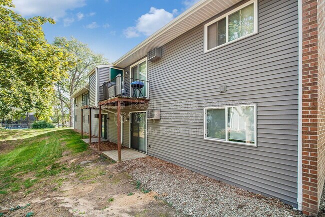 Building Photo - 1009 36th St SW