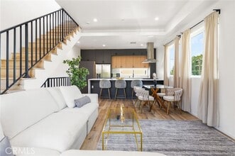 Building Photo - 119 S Coroando St