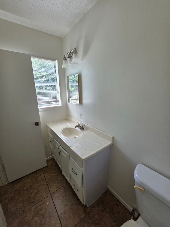 Building Photo - 111 Yelco Dr