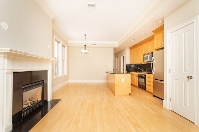 Building Photo - 70 E Brookline St