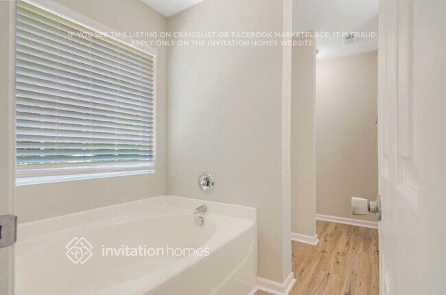 Building Photo - 914 Ujamaa Dr