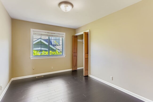 Building Photo - 4bd/3.25ba Kirkland house