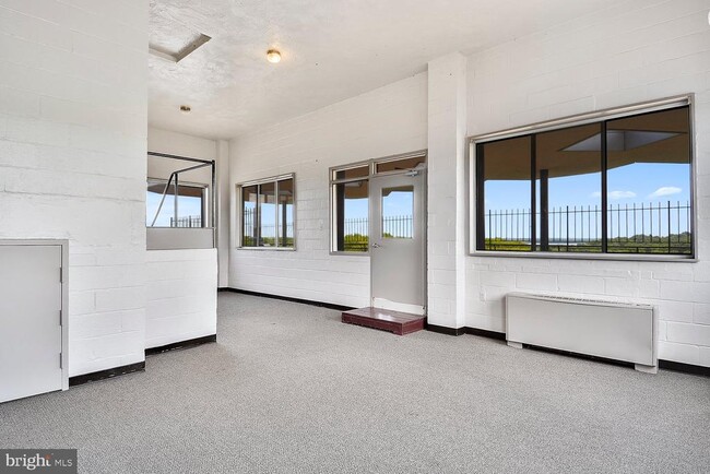 Building Photo - 6631 Wakefield Dr