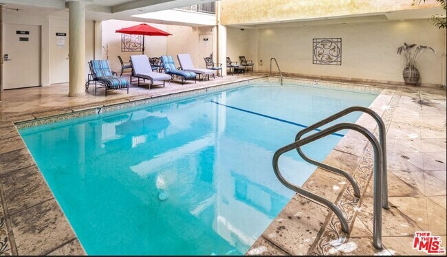 Building Photo - 1154 S Barrington Ave