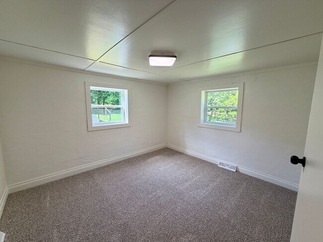 Building Photo - Hamptonville - HWY 901 - 3 Bedroom/ 1 Bathroom