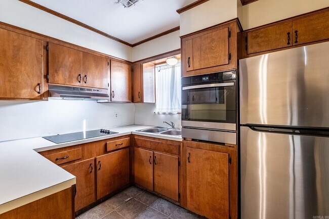 Building Photo - 7400 L St