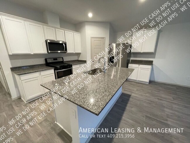 Building Photo - 1585 Holly Trails