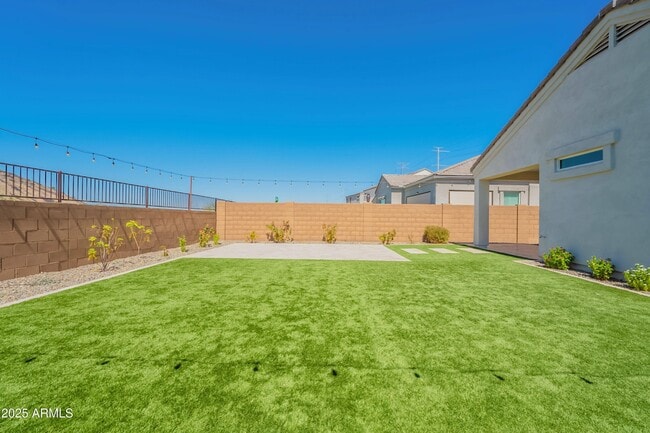 Building Photo - 2055 E Northwood Dr