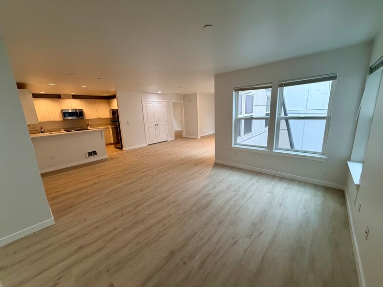 Building Photo - View 222