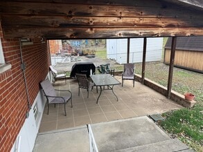 Building Photo - 7147 Bluecrest Dr