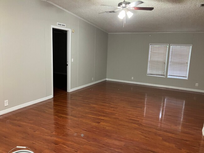 Building Photo - 1706 Riverview Dr