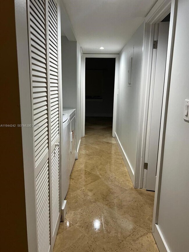 Building Photo - 118 Wimbledon Lakes Dr