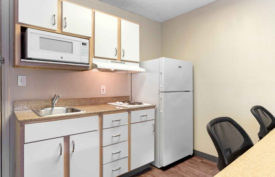 Building Photo - Furnished Studio-Houston - Katy Freeway - ...