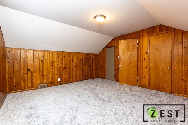 Building Photo - 18000 Birwood St