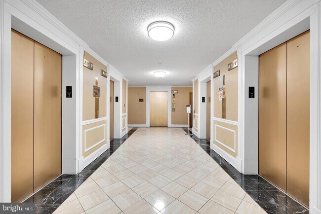Building Photo - 10101 Grosvenor Pl