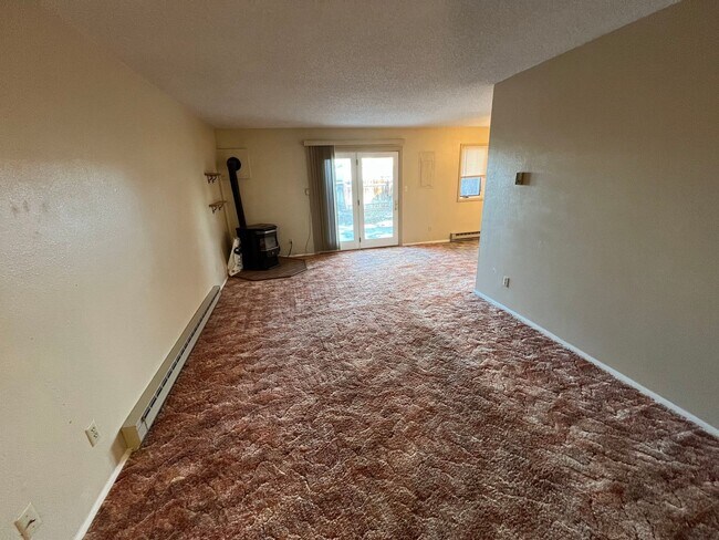 Building Photo - 3 Bedroom, 1.5 Bath Townhome W/ Attached S...