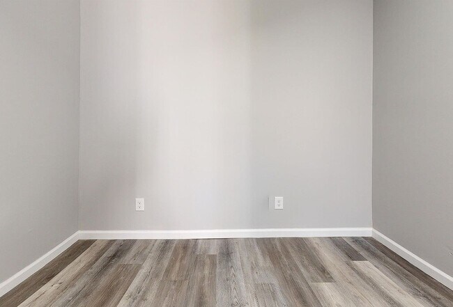 Building Photo - 929 N St Bernard St