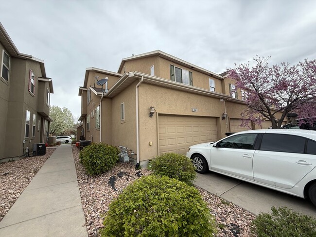 Building Photo - 3 Bedroom Townhome in Stansbury Park