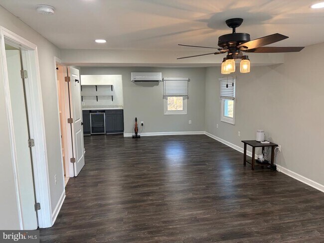 Building Photo - 1806 Johnson Rd