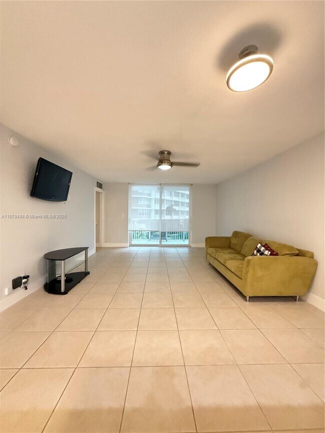 Building Photo - 1801 S Ocean Dr