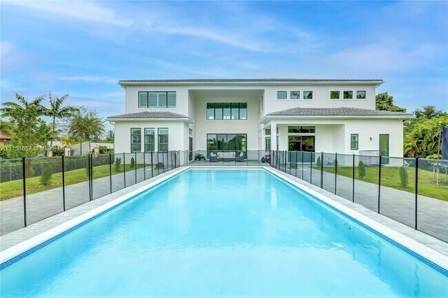 Building Photo - 17110 Reserve Ct