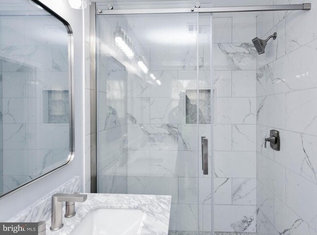 Building Photo - 915 Westlake Dr