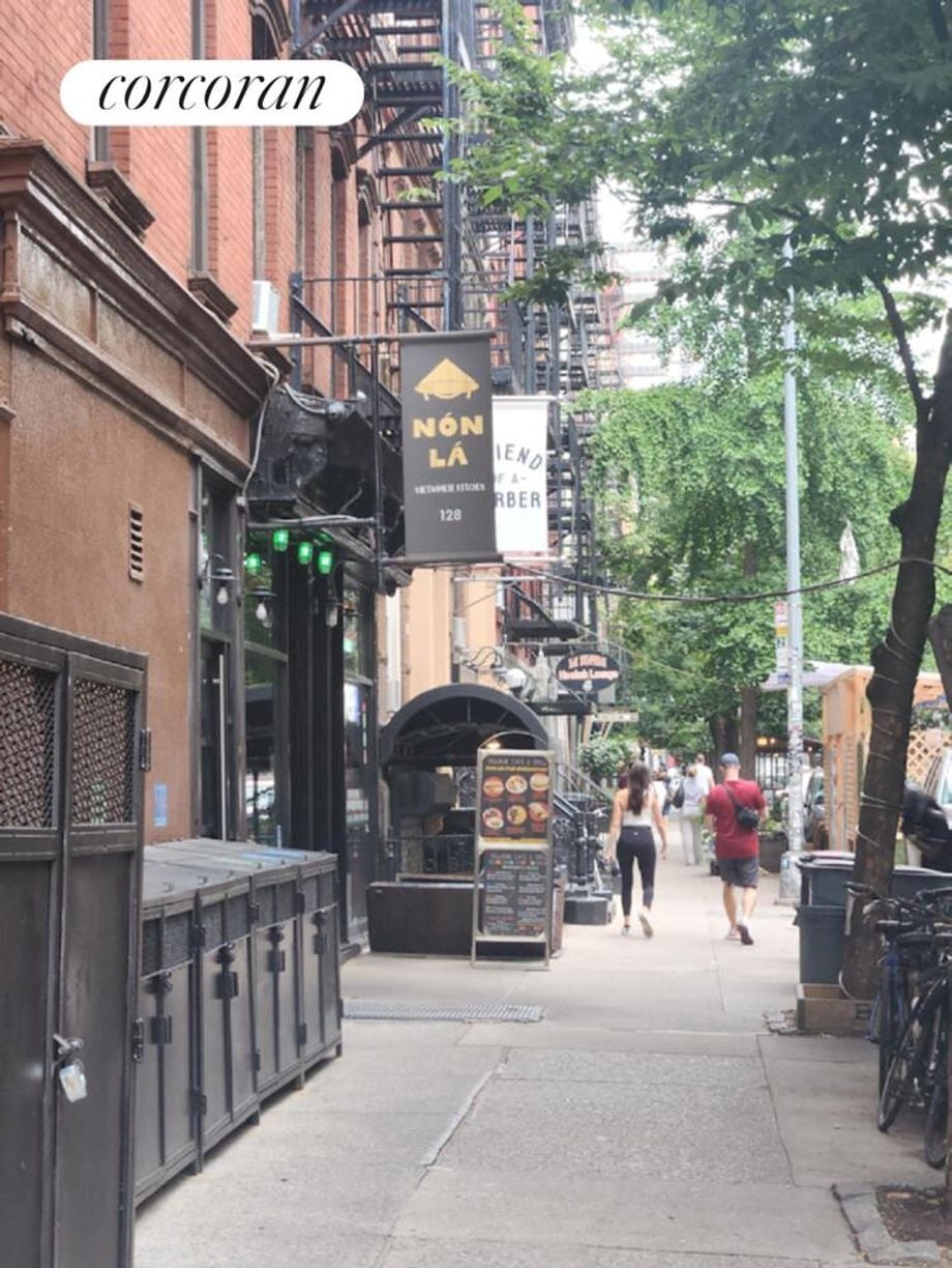 Building Photo - 283 E 4th St