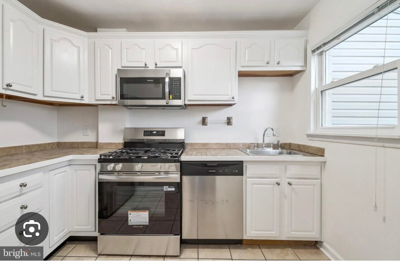 Building Photo - 1016 Phillip Powers Dr