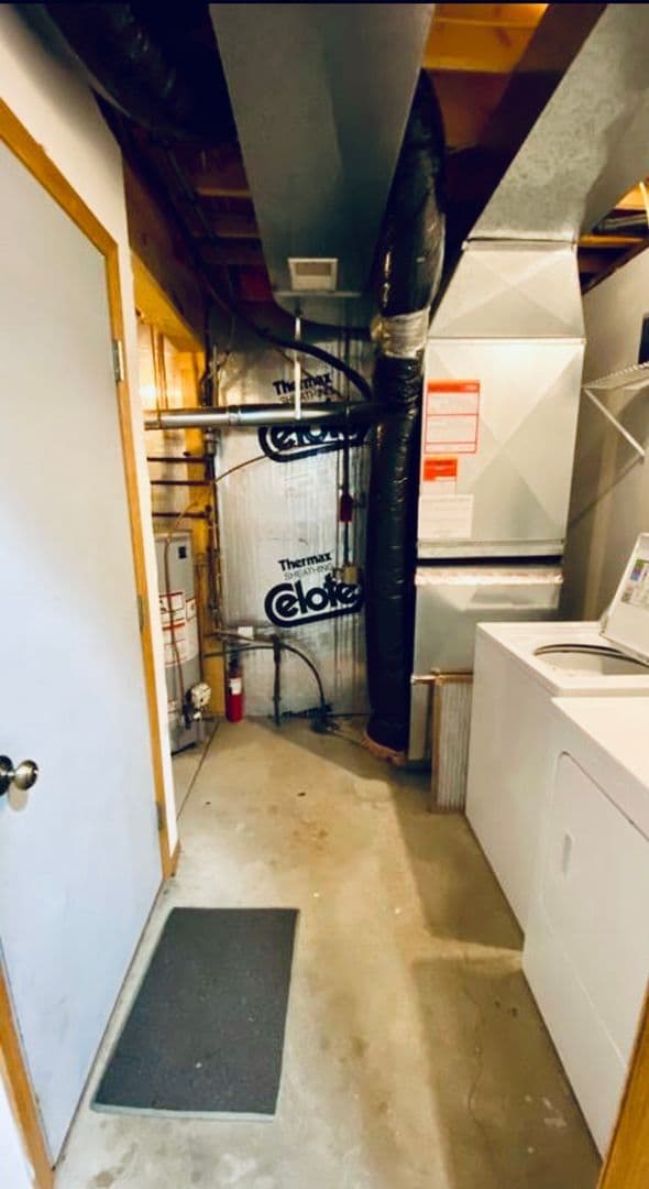 Building Photo - Spacious 2-Bedroom, 2.5 Bathroom, Tri-Level Townhome & Private Deck in Apple Valley!