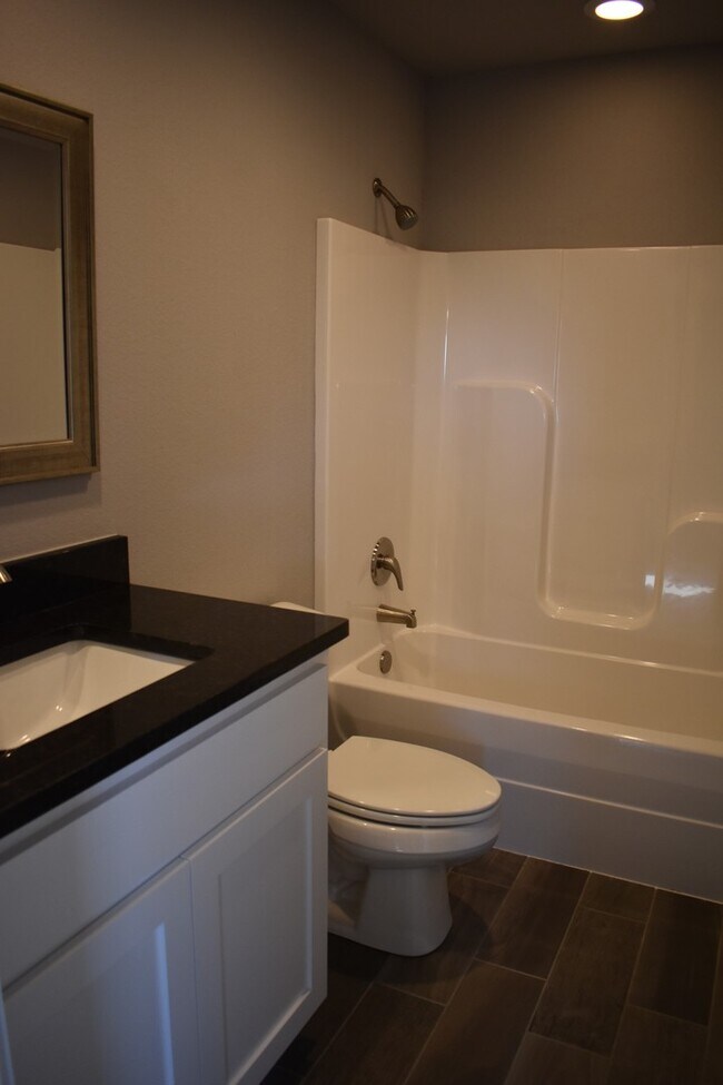 Building Photo - Luxurious 4 Bedroom, 3.5 Bathroom Home In Fayetteville, AR