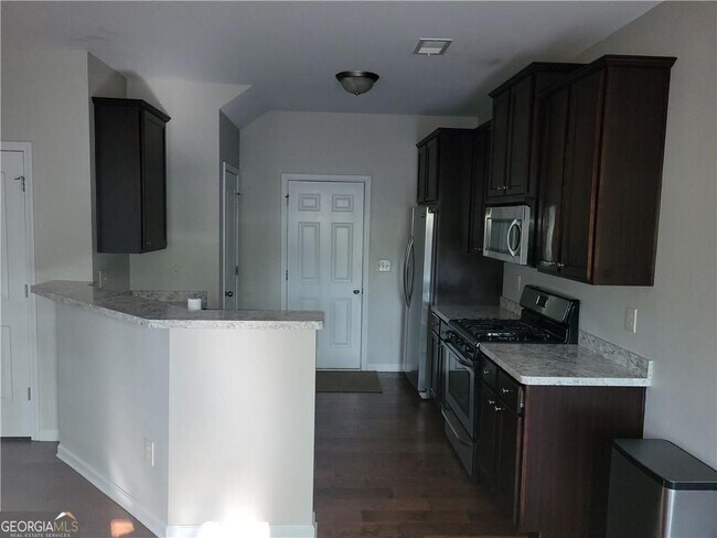 Building Photo - 573 Arrowhead Dr