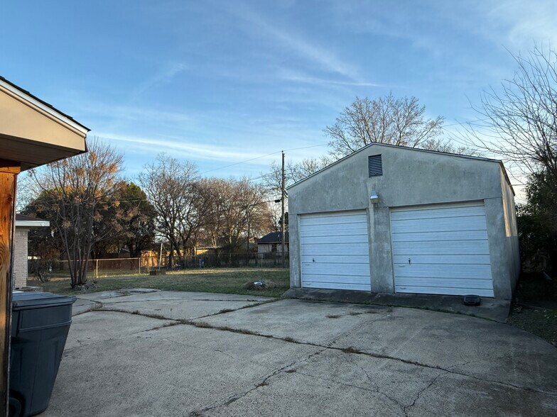 Building Photo - 922 Havenwood Dr