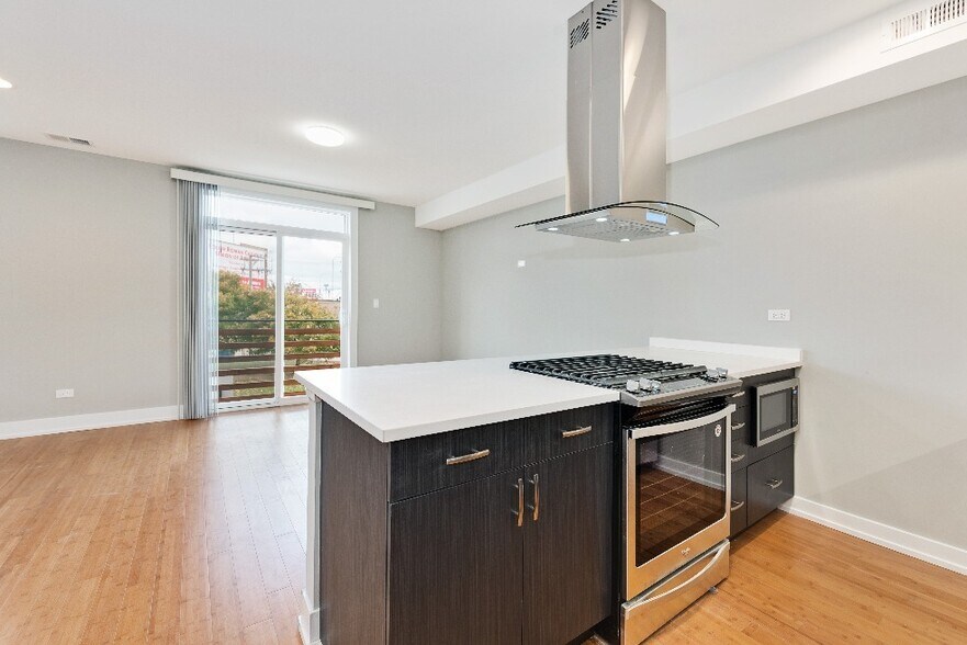 Primary Photo - 1337 W. Walton