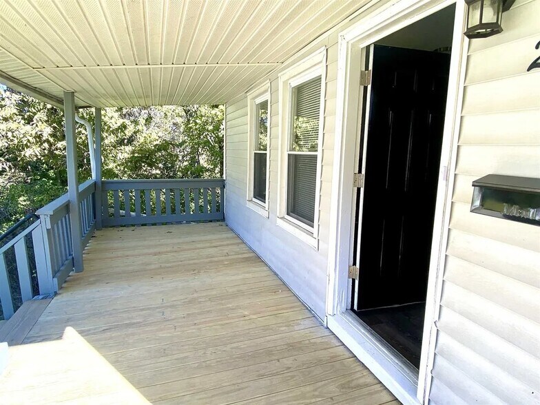 Building Photo - 29 Summer Hill Ave