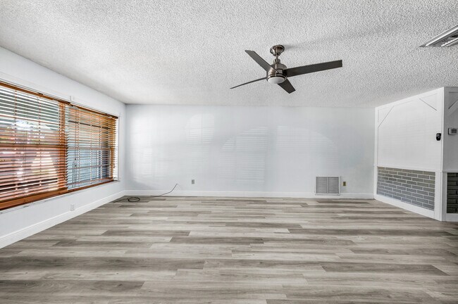 Building Photo - 22674 Family Cir