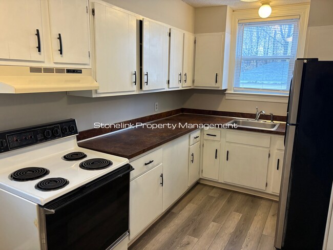 Primary Photo - 66 Hamlet Ave