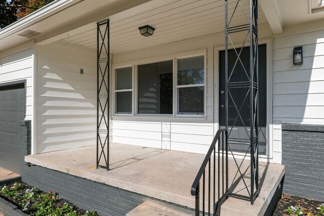 Building Photo - 3BR/1BA Home with W/D Hookups + Holiday Move-In Special $150 !!