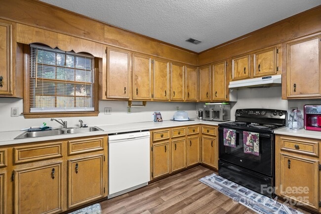 Building Photo - 1614 Bradford Ct