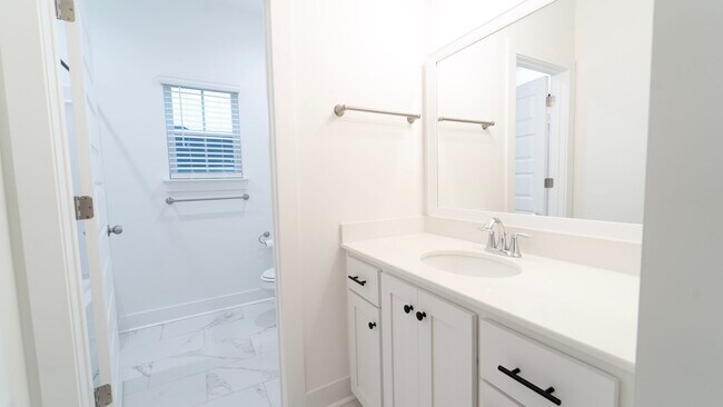 Building Photo - Move-In Special! Free January Rent — Stunning Like-New 4-Bedroom Home Just Minutes from Fort Stewart