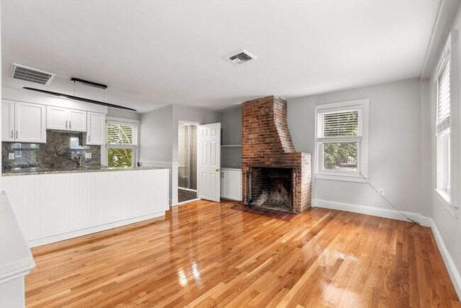 Building Photo - 6 Blaney St