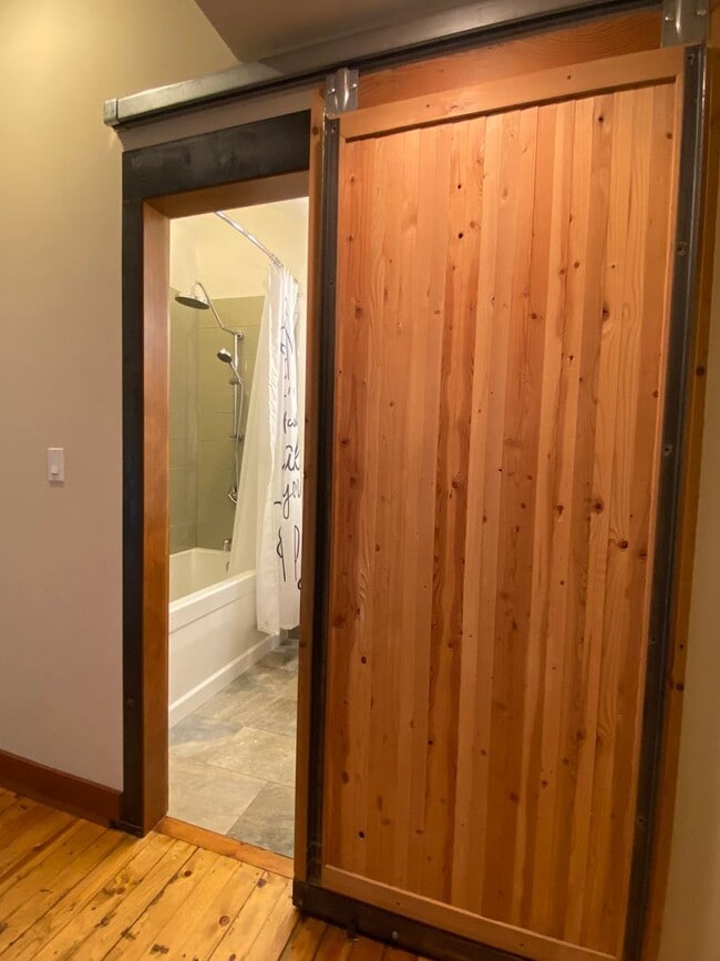 Building Photo - *Unfurnished* Charming, updated and walkable west side 3 BR + den/office