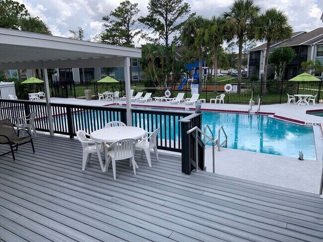 Building Photo - ** Move in Special $500 off your first months rent** New Remodeled 2 bed 1 bath condo in Casselbe...