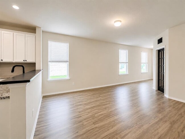 Building Photo - 220 Pepperbark Loop