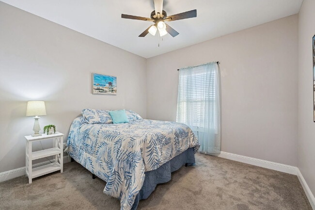 Building Photo - Quiet cut-de-sac living with country views!