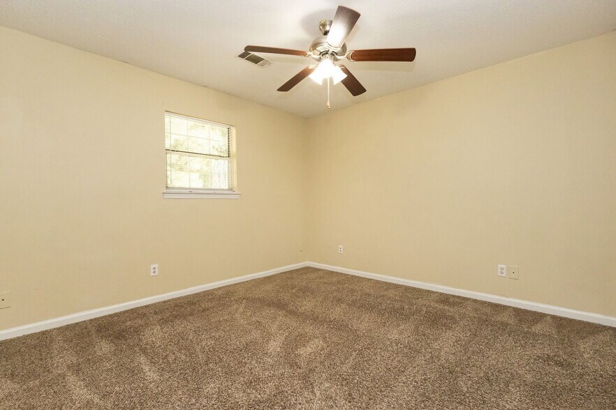 Building Photo - 16 Indigo Ln